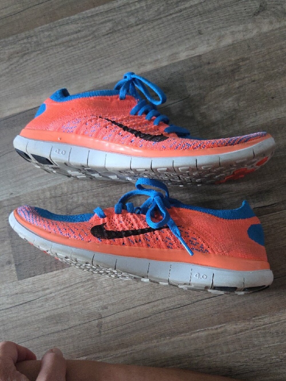 Nike Free 4.0 Flyknit Sneakers in Bright Blue & Coral - Picture 6 of 9
